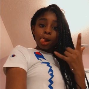 Meet your Posher, Cornelia